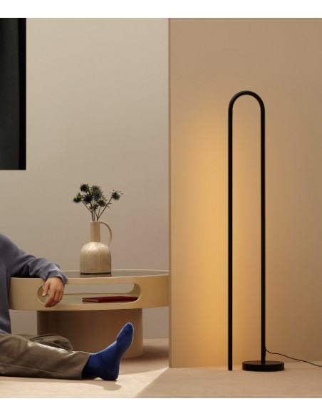 Bow floor lamp