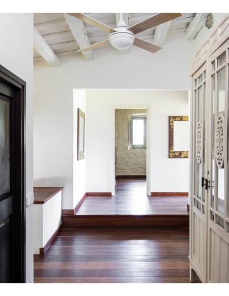 Ventilador de techo con luz y palas reversibles disponible en 3 acabados – Icaria – Faro