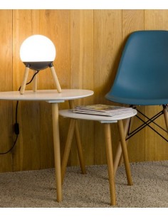 Lámpara de mesa moderna en 2 colores con trípode de madera - Mine - Faro