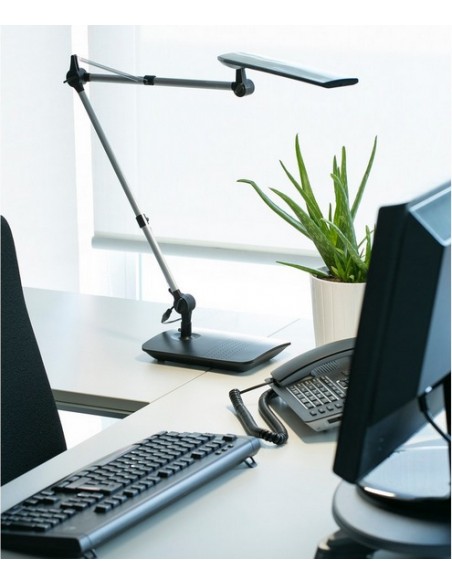 Lámpara de mesa flexible de aluminio LED regulable en intensidad 3000K con pinza – Ito – Faro