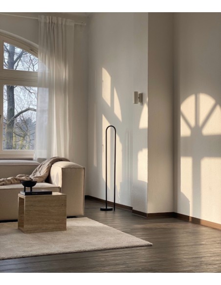Bow floor lamp