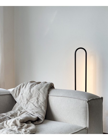 Bow floor lamp