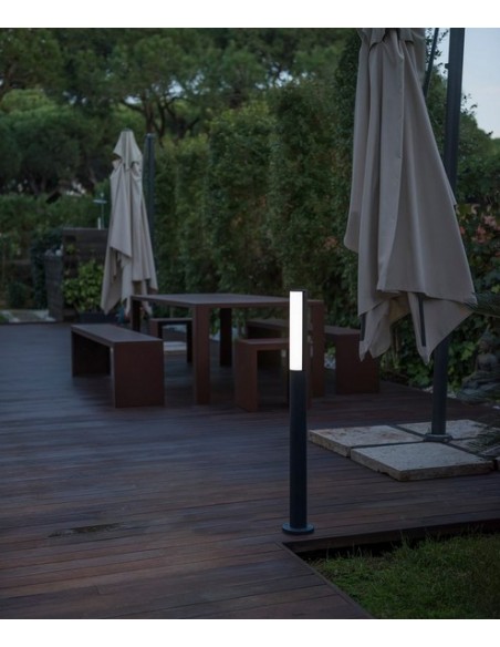 Serie iluminación LED formada por dos balizas y una farola – Beret – Faro