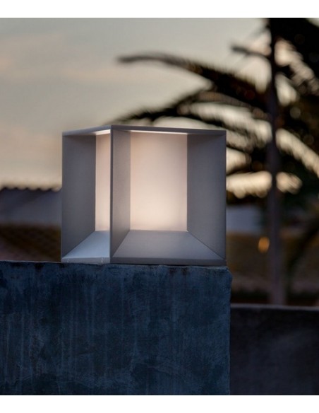 Lámpara LED sobremuro gris oscuro – Mila – Faro