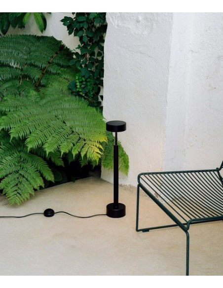 Lámpara de mesa de metal en 3 colores – Peak – Milan