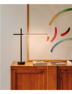 Lámpara de escritorio Tubs – Leds C4 – Base en mármol negro, regulable y orientable