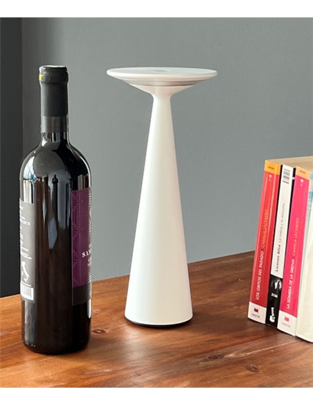 Lámpara portátil de exterior Blomma – Novolux Lighting